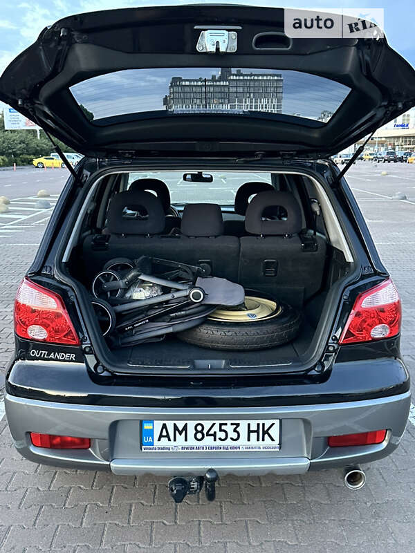 Внедорожник / Кроссовер Mitsubishi Outlander 2005 в Житомире