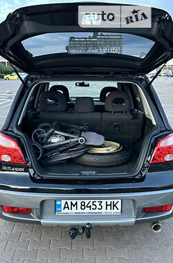 Внедорожник / Кроссовер Mitsubishi Outlander 2005 в 