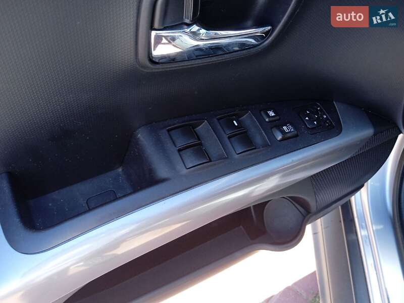 Позашляховик / Кросовер Mitsubishi Outlander 2011 в Рівному