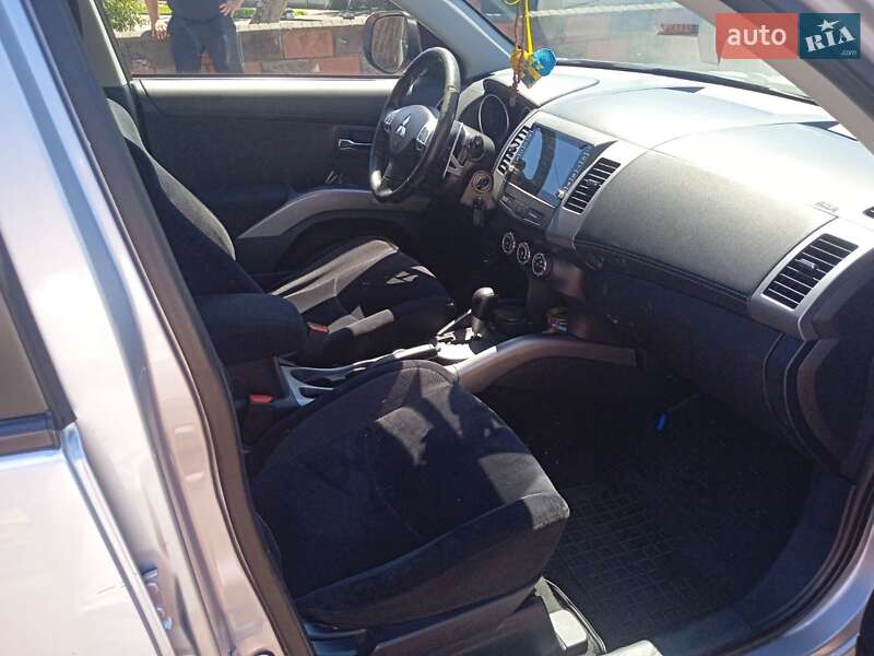 Позашляховик / Кросовер Mitsubishi Outlander 2011 в Рівному