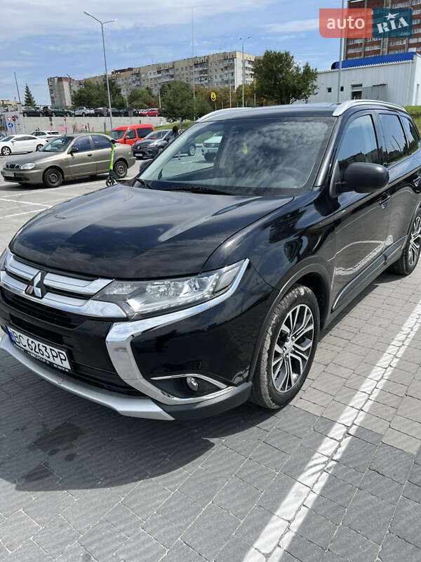 Позашляховик / Кросовер Mitsubishi Outlander 2016 в Львові