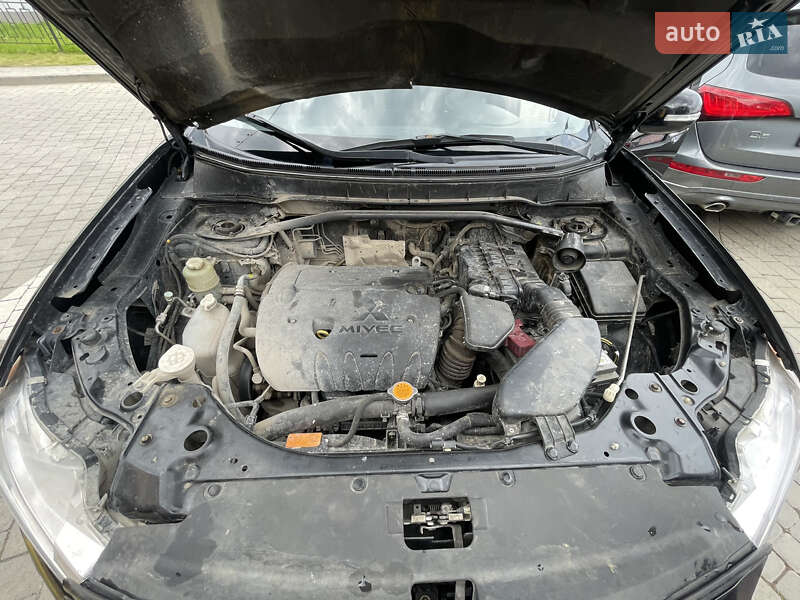 Позашляховик / Кросовер Mitsubishi Outlander 2010 в Львові