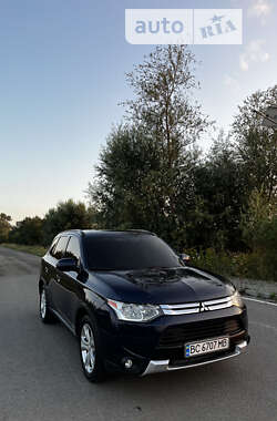 Внедорожник / Кроссовер Mitsubishi Outlander 2014 в Жовкве