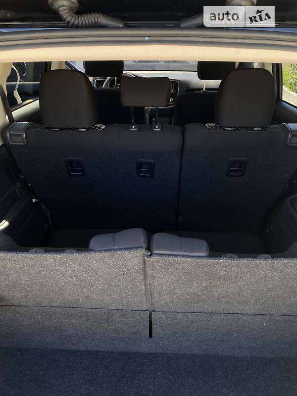 Внедорожник / Кроссовер Mitsubishi Outlander 2020 в Ровно