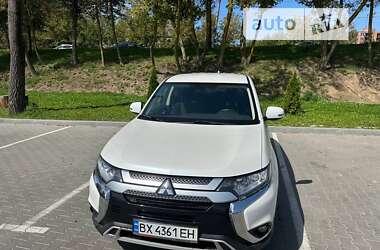 Позашляховик / Кросовер Mitsubishi Outlander 2020 в Хмельницькому