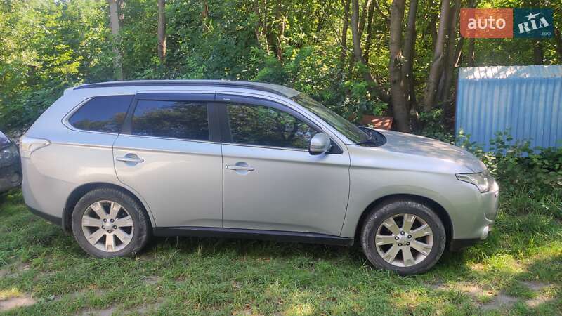 Внедорожник / Кроссовер Mitsubishi Outlander 2013 в Львове