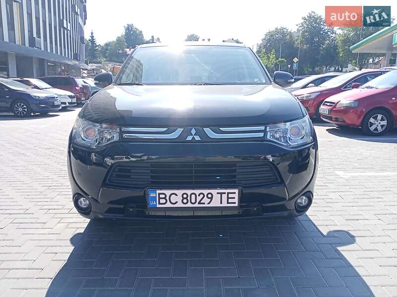 Позашляховик / Кросовер Mitsubishi Outlander 2013 в Львові