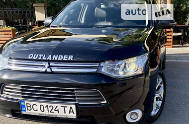 Позашляховик / Кросовер Mitsubishi Outlander 2013 в Умані