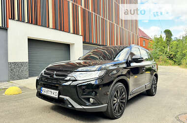 Позашляховик / Кросовер Mitsubishi Outlander 2023 в Дніпрі