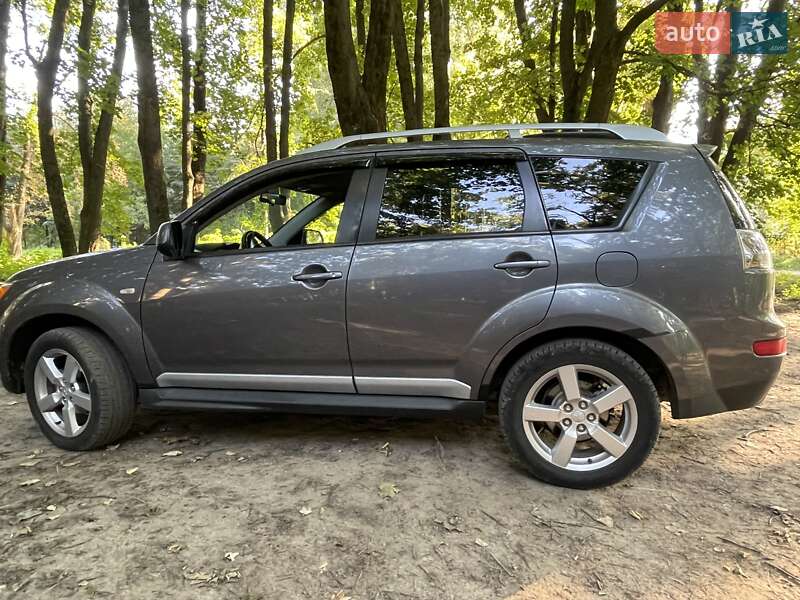 Внедорожник / Кроссовер Mitsubishi Outlander 2008 в 