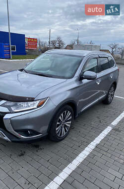 Внедорожник / Кроссовер Mitsubishi Outlander 2018 в 