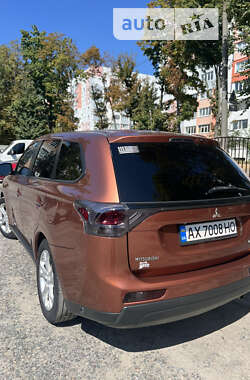 Позашляховик / Кросовер Mitsubishi Outlander 2013 в Харкові