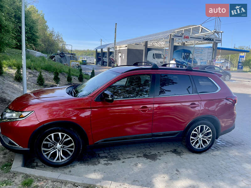 Внедорожник / Кроссовер Mitsubishi Outlander 2017 в Львове