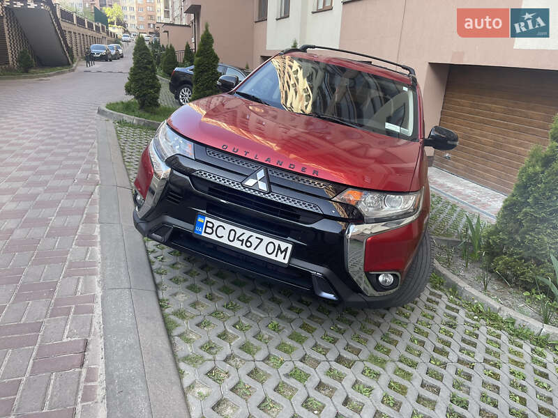 Внедорожник / Кроссовер Mitsubishi Outlander 2017 в Львове