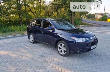 Внедорожник / Кроссовер Mitsubishi Outlander 2013 в Старой Выжевке