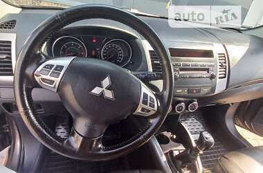 Внедорожник / Кроссовер Mitsubishi Outlander 2011 в Стрые