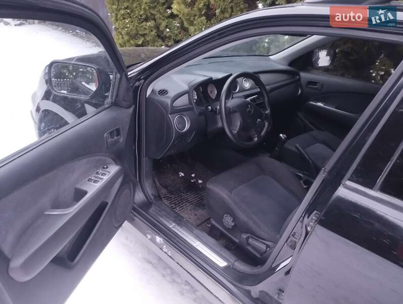 Позашляховик / Кросовер Mitsubishi Outlander 2003 в Києві