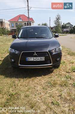 Внедорожник / Кроссовер Mitsubishi Outlander 2011 в 