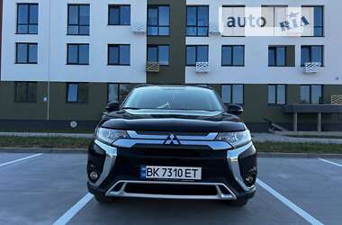 Позашляховик / Кросовер Mitsubishi Outlander 2019 в Рівному