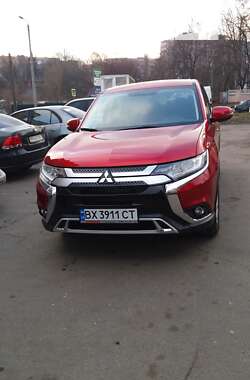 Внедорожник / Кроссовер Mitsubishi Outlander 2019 в Хмельницком