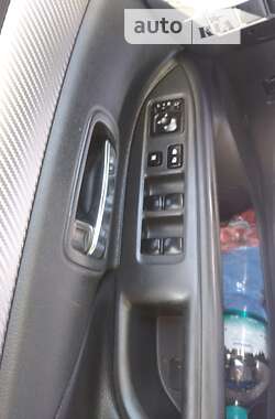 Внедорожник / Кроссовер Mitsubishi Outlander 2012 в 