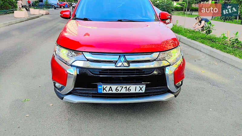Внедорожник / Кроссовер Mitsubishi Outlander 2017 в Киеве