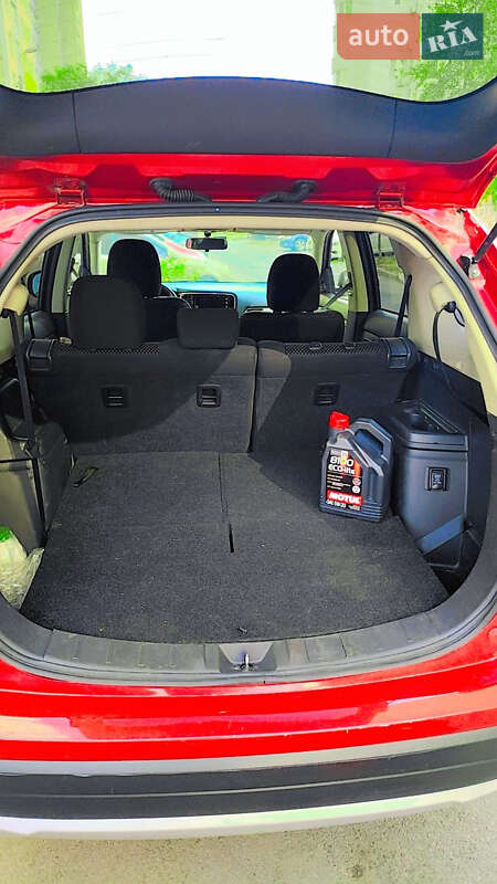 Внедорожник / Кроссовер Mitsubishi Outlander 2017 в Киеве