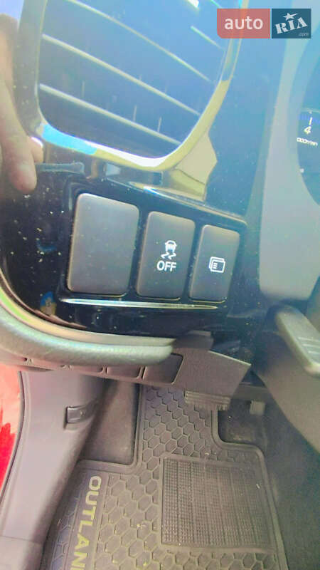 Внедорожник / Кроссовер Mitsubishi Outlander 2017 в Киеве