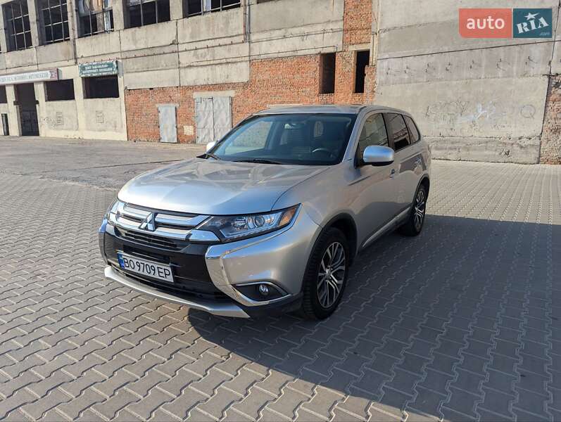 Позашляховик / Кросовер Mitsubishi Outlander 2017 в Тернополі