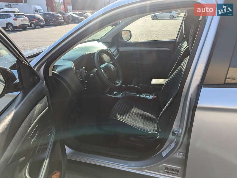 Позашляховик / Кросовер Mitsubishi Outlander 2017 в Тернополі