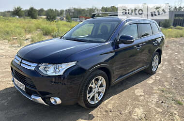 Позашляховик / Кросовер Mitsubishi Outlander 2014 в Києві