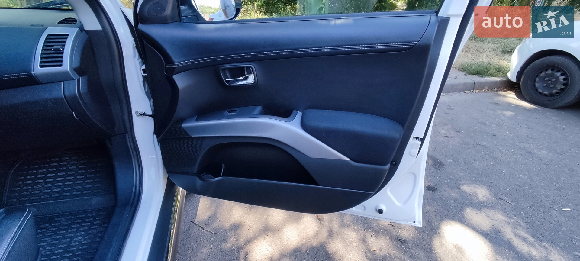 2011 Mitsubishi Outlander - мініатюра 16