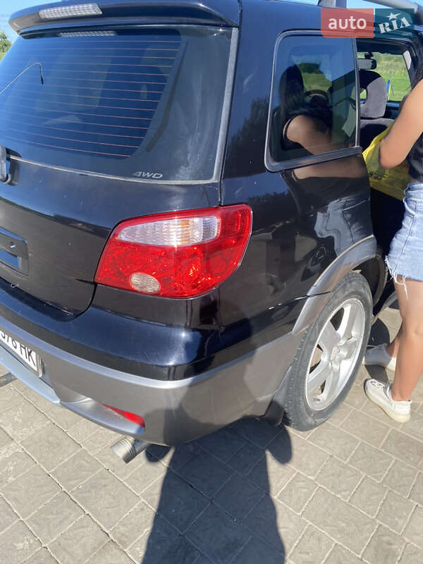 Позашляховик / Кросовер Mitsubishi Outlander 2006 в Шацьку