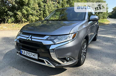 Внедорожник / Кроссовер Mitsubishi Outlander 2019 в Чернигове