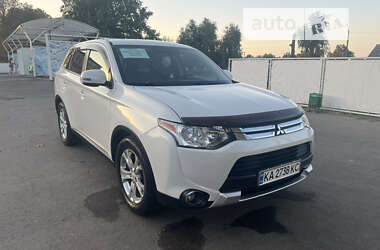 Внедорожник / Кроссовер Mitsubishi Outlander 2015 в Мироновке