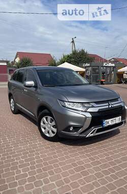 Позашляховик / Кросовер Mitsubishi Outlander 2022 в Рівному