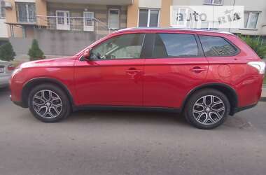 Внедорожник / Кроссовер Mitsubishi Outlander 2015 в Киеве