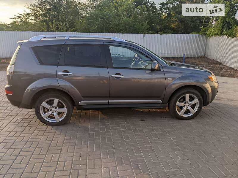 Внедорожник / Кроссовер Mitsubishi Outlander 2009 в Запорожье