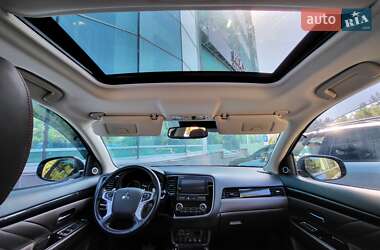 Внедорожник / Кроссовер Mitsubishi Outlander 2018 в 