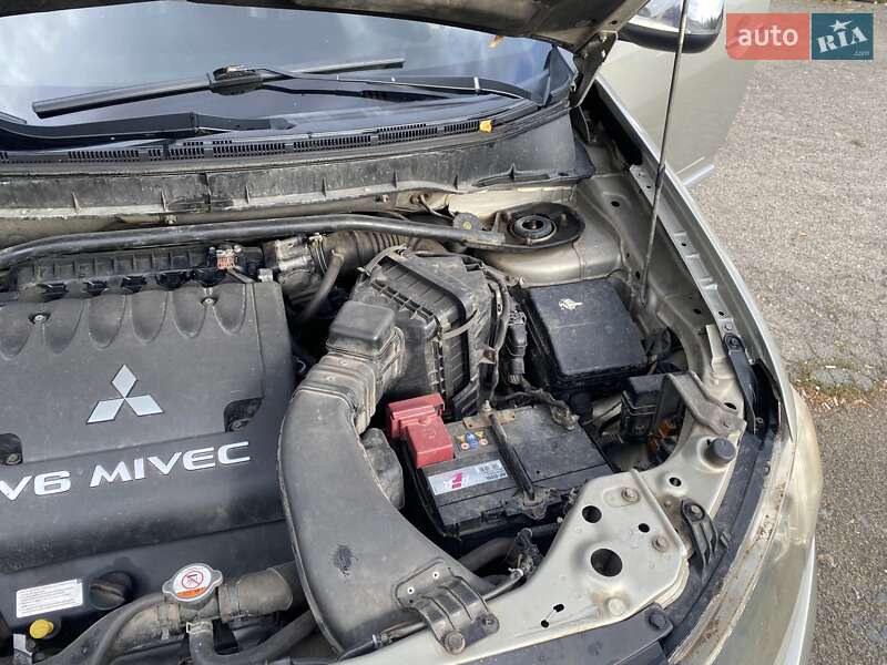 Позашляховик / Кросовер Mitsubishi Outlander 2006 в Благовіщенську