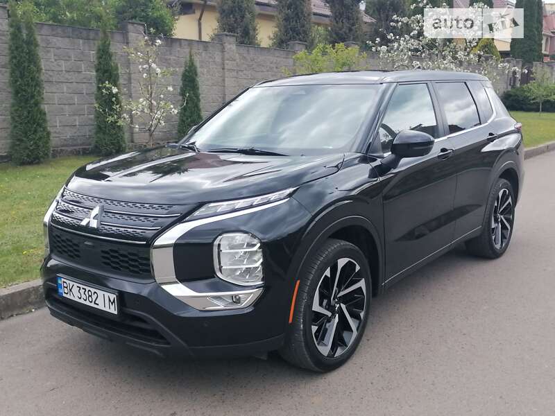 Внедорожник / Кроссовер Mitsubishi Outlander 2021 в Киеве