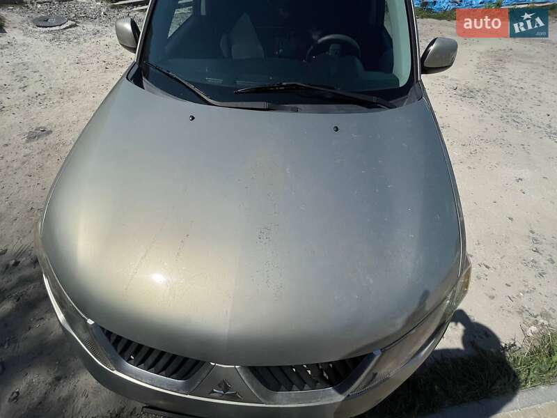 Позашляховик / Кросовер Mitsubishi Outlander 2006 в Золочеві