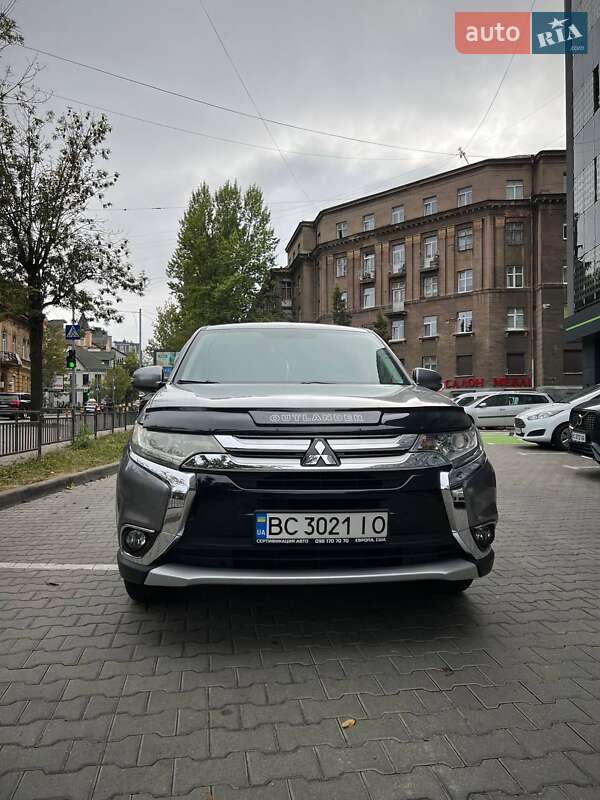 Внедорожник / Кроссовер Mitsubishi Outlander 2015 в Львове