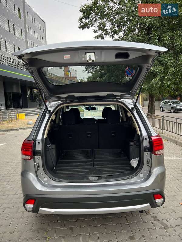 Внедорожник / Кроссовер Mitsubishi Outlander 2015 в Львове