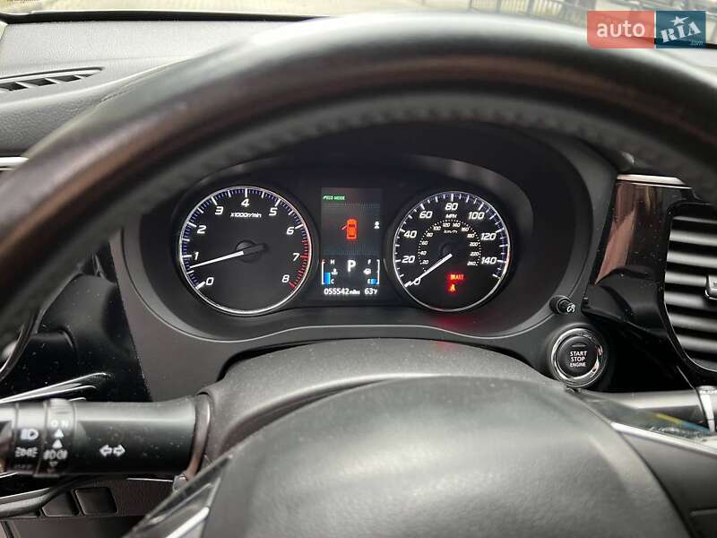 Внедорожник / Кроссовер Mitsubishi Outlander 2015 в Львове