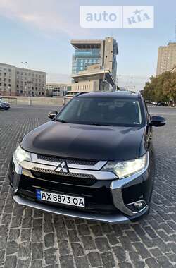 Позашляховик / Кросовер Mitsubishi Outlander 2015 в Харкові