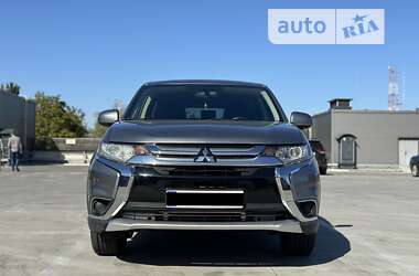 Позашляховик / Кросовер Mitsubishi Outlander 2015 в Києві