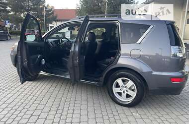 Внедорожник / Кроссовер Mitsubishi Outlander 2010 в 
