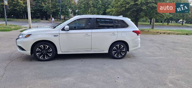 Внедорожник / Кроссовер Mitsubishi Outlander 2018 в Харькове