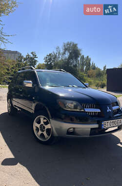 Внедорожник / Кроссовер Mitsubishi Outlander 2004 в Херсоне